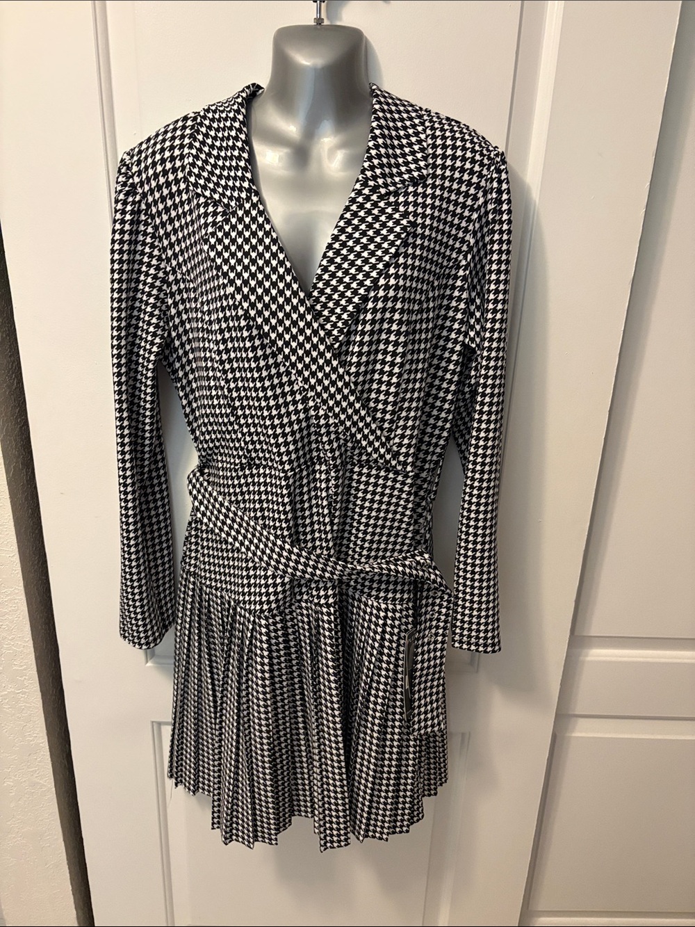 Black & White Houndstooth Long-Sleeve Wrap Dress with Tie Waist